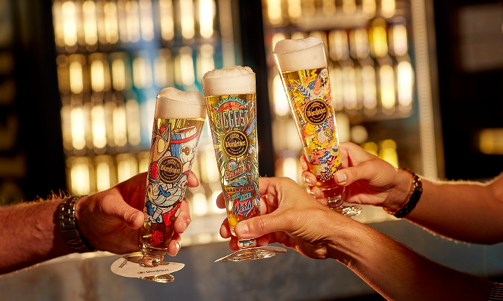 Proosten met Warsteiner